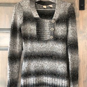 BKE Women’s small Black and Gray sweater